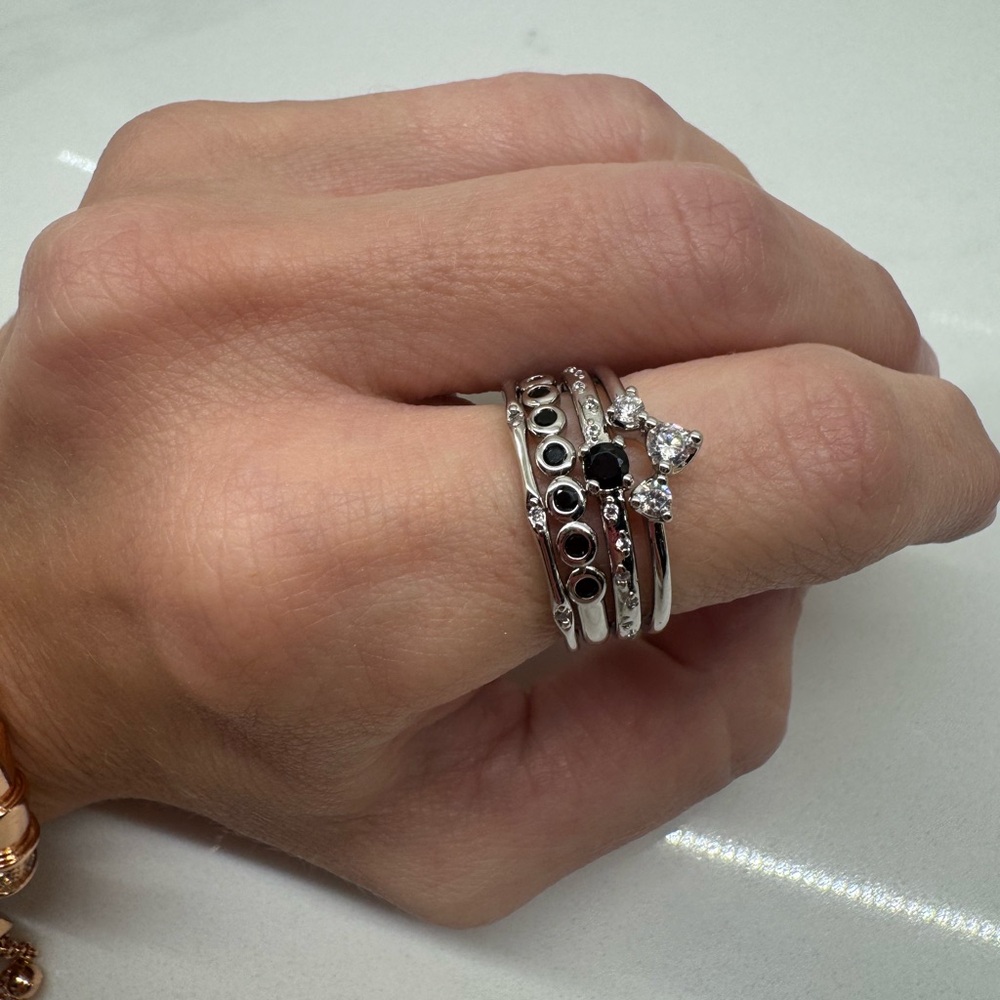 Chic Silver and Black Gemstone Ring Set